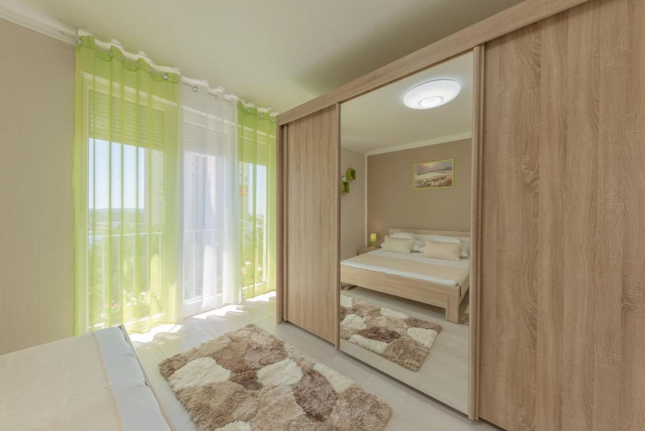 Apartment Danijela Шибеник Экстерьер фото
