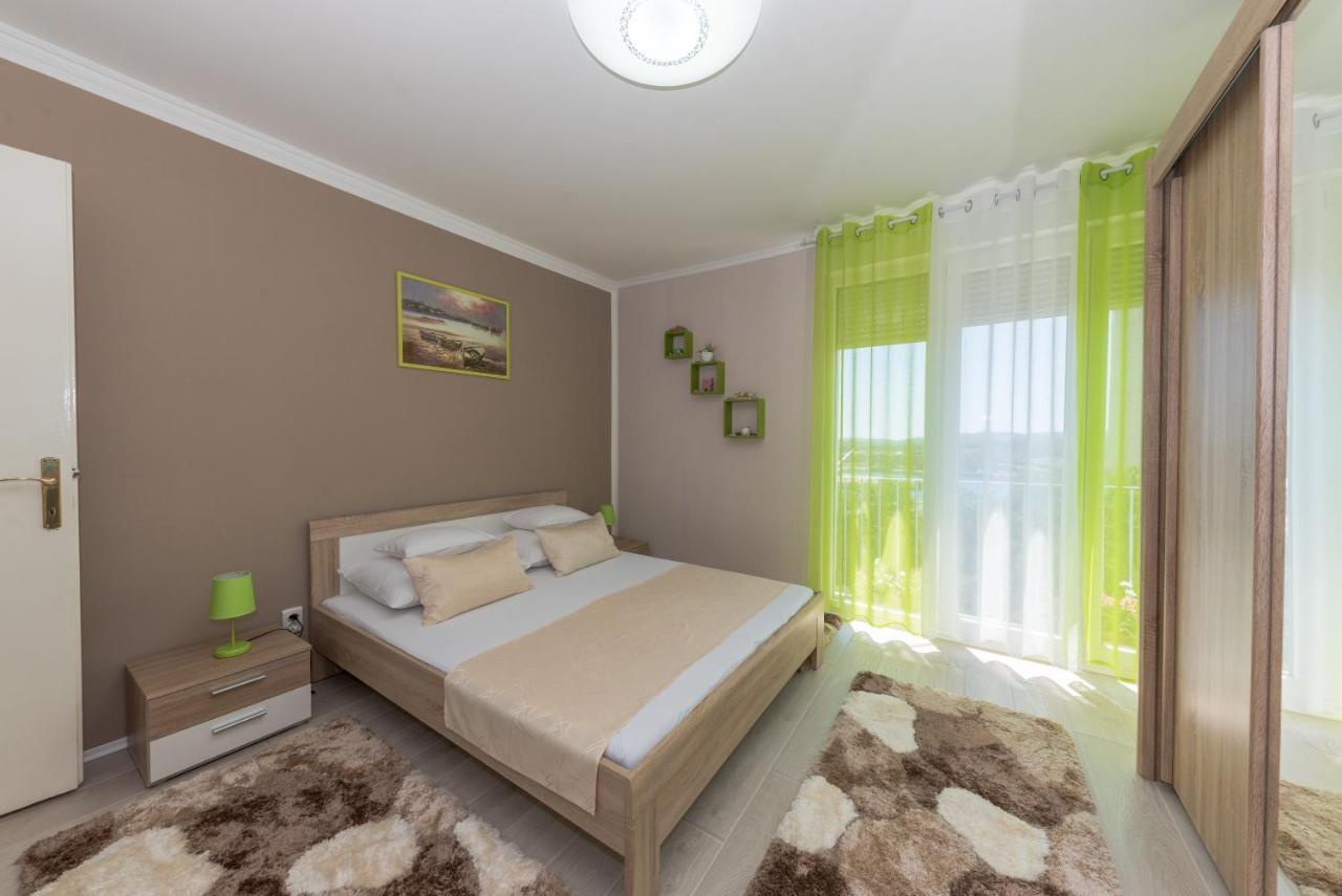 Apartment Danijela Шибеник Экстерьер фото