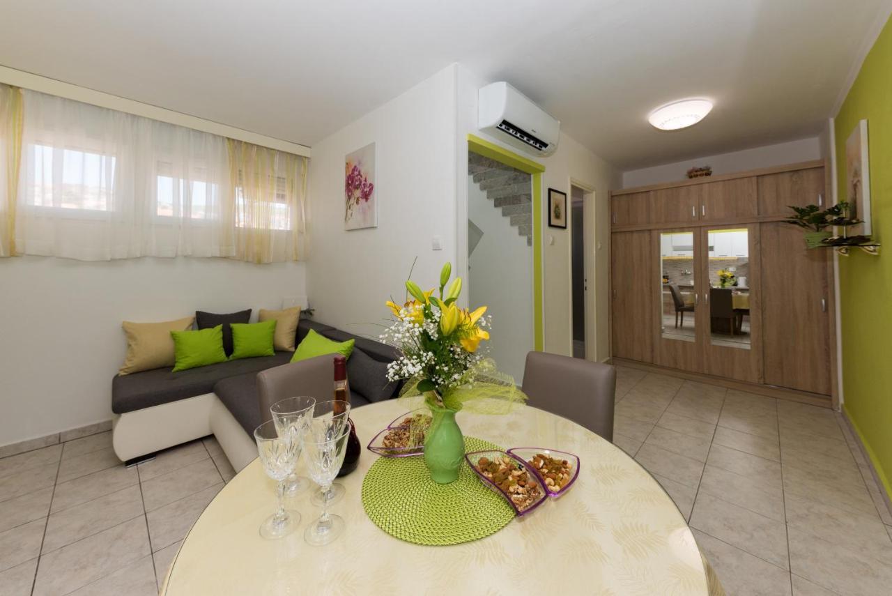 Apartment Danijela Шибеник Экстерьер фото